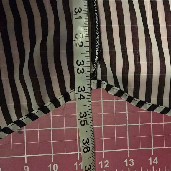 Torrid Textured Chiffon Hanky Hem Kimono, Black & White, 1x - Picture 8 of 8